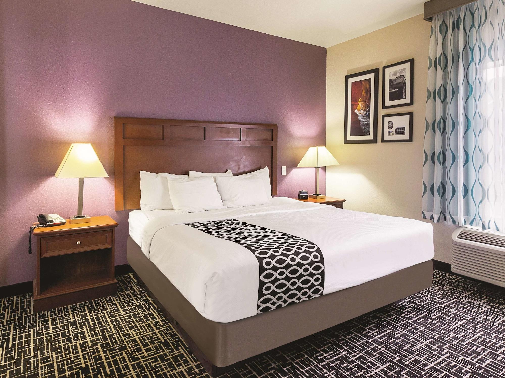 La Quinta By Wyndham Bowling Hotel