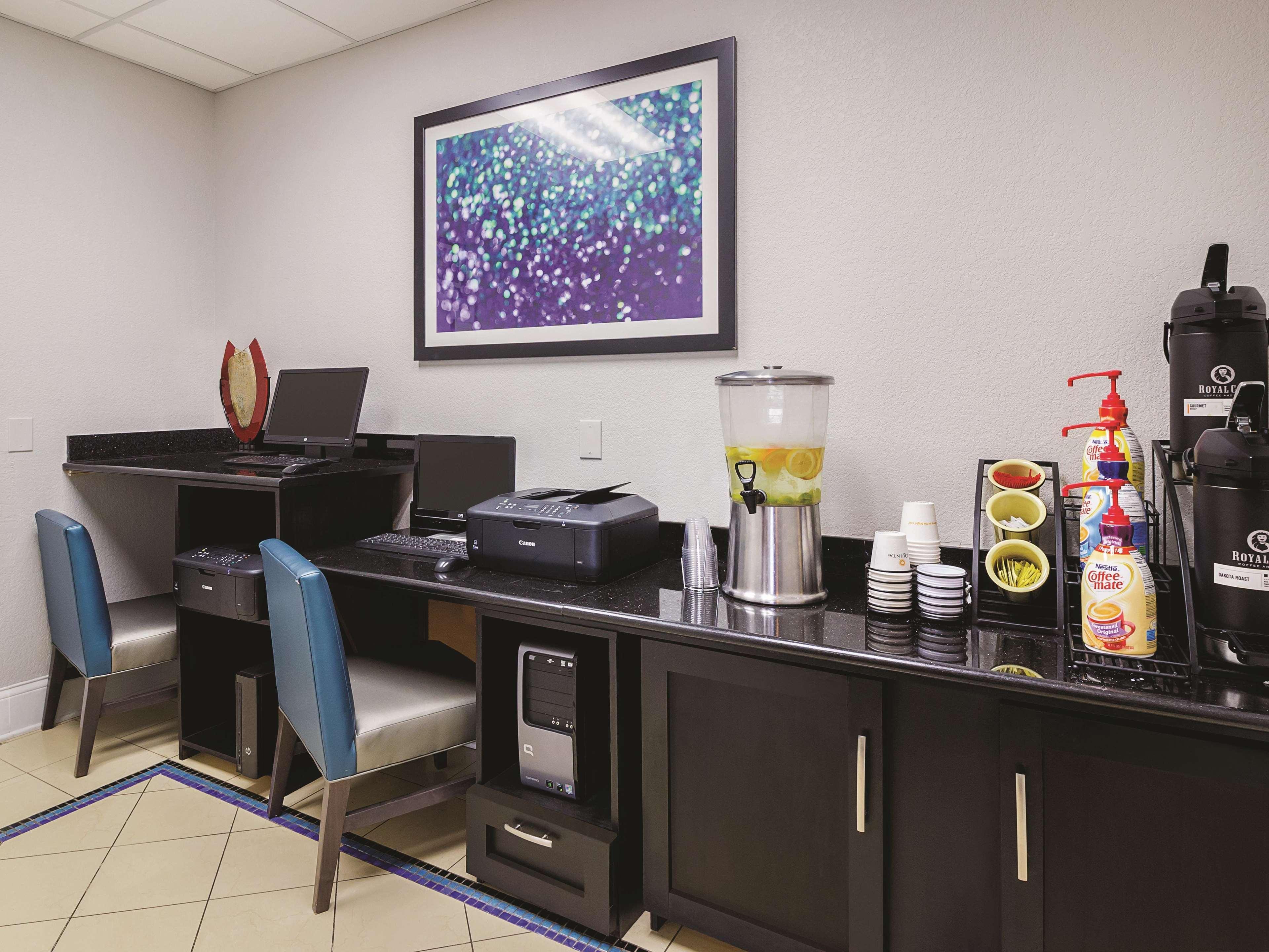 La Quinta By Wyndham Bowling Hotel 3*