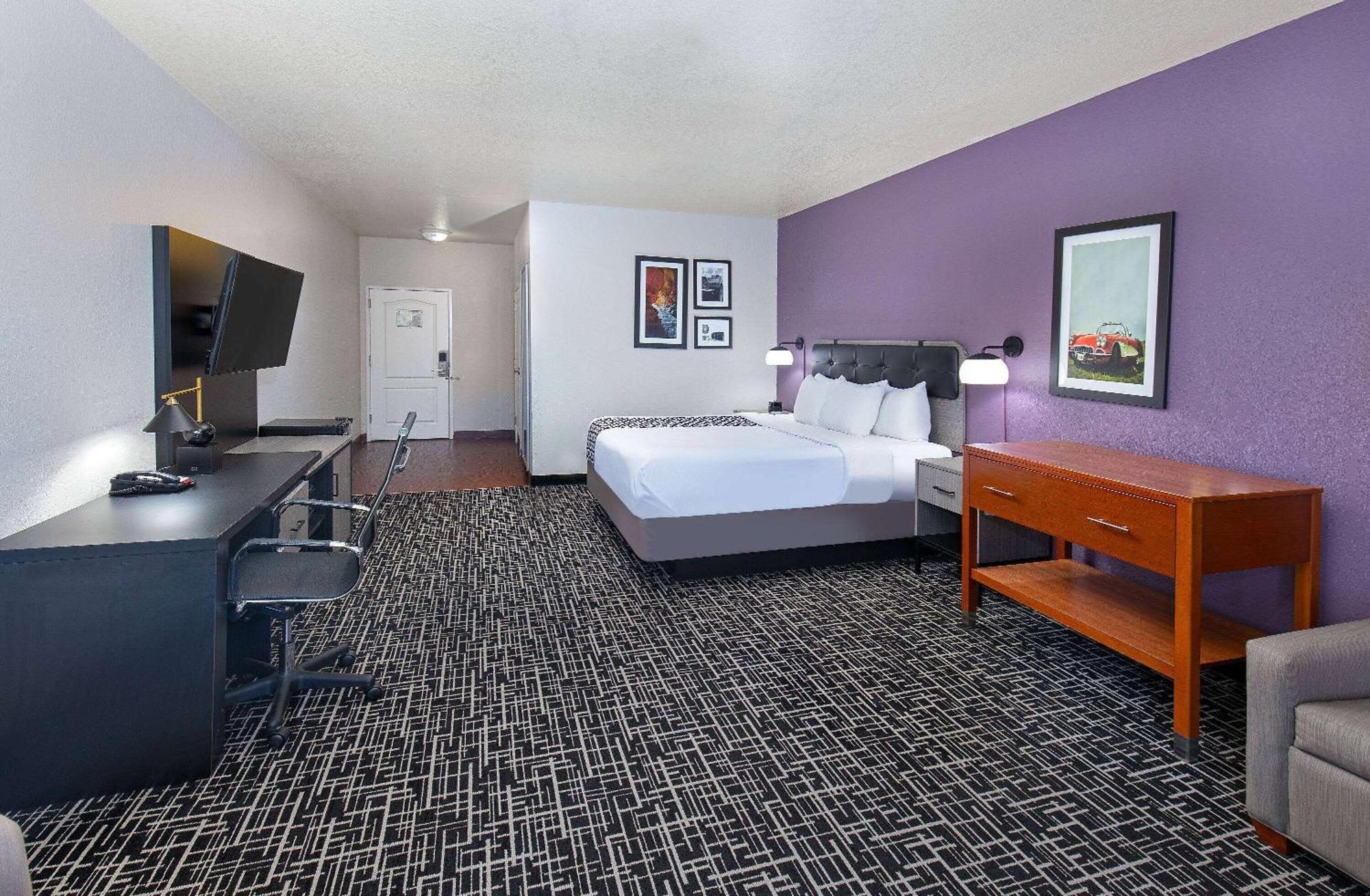 La Quinta By Wyndham Bowling Hotel